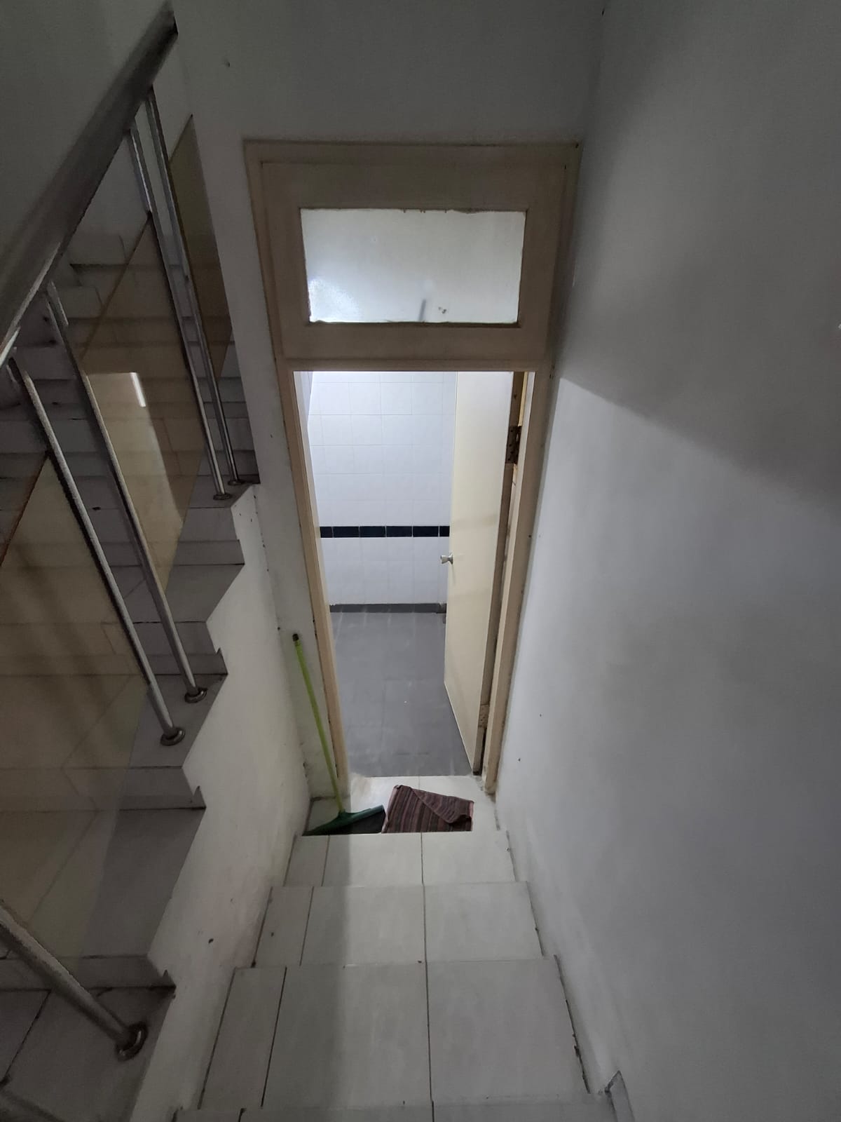 Dijual rumah posisi hook di Taman Modern Jakarta Timur