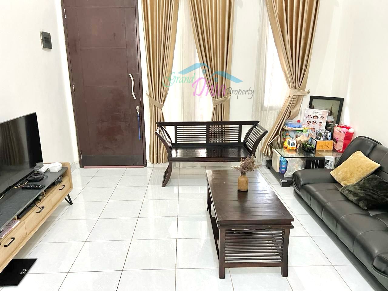 RUMAH DI LEGENDA WISATA CIBUBUR