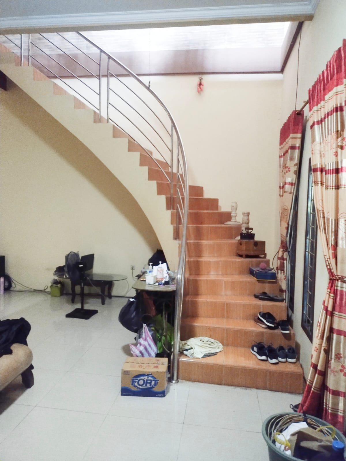 Jual rumah hook komplek di Poris Taman Jaya, Cipondoh Makmur