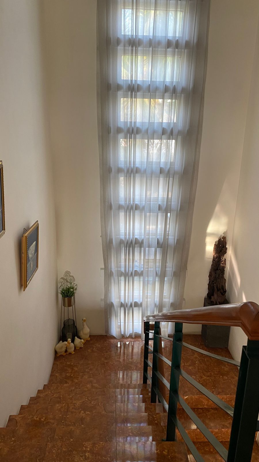 Rumah mewah dalam Komplek Raffles Hills Cibubur semi Furnish