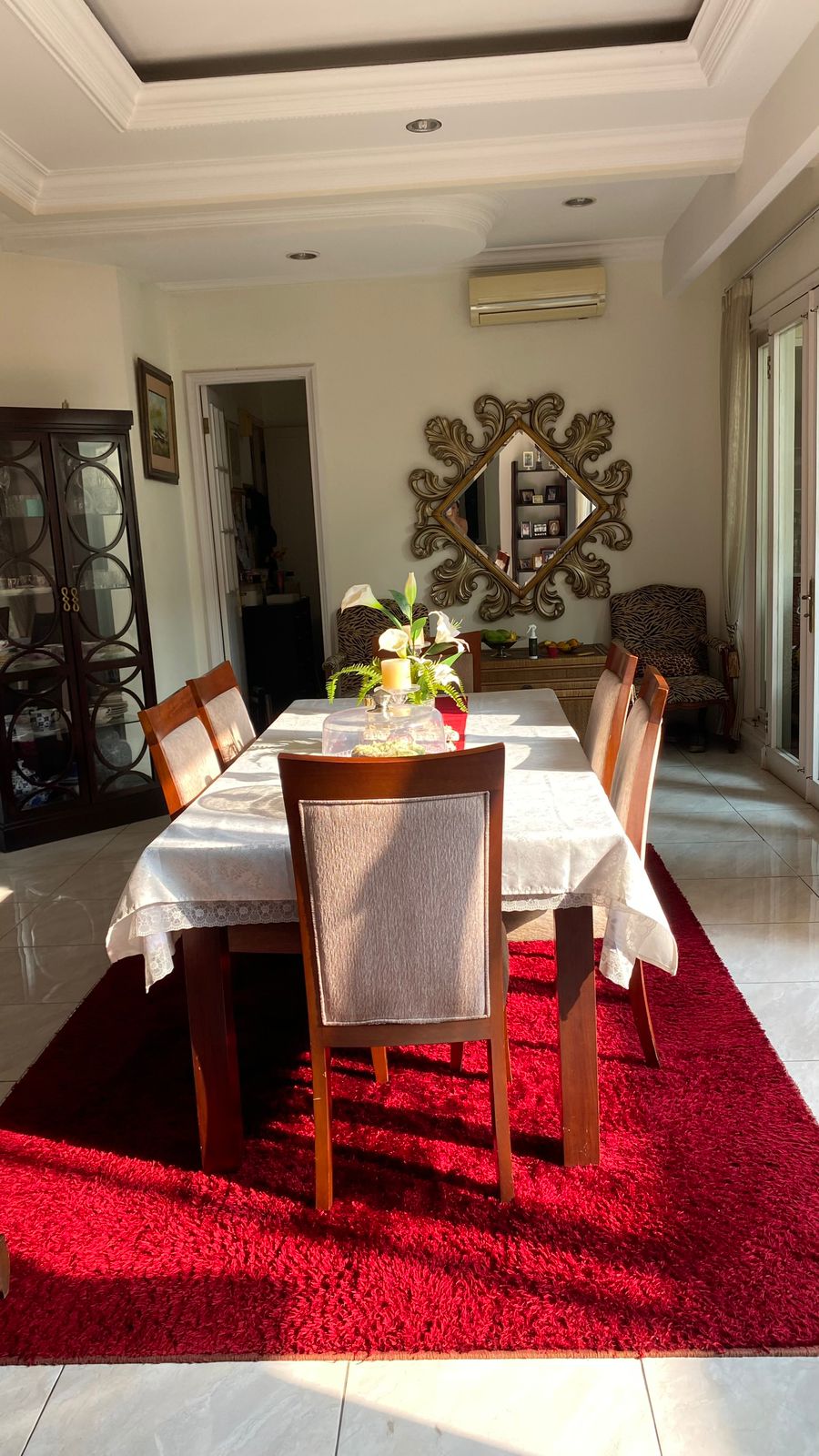 Rumah mewah dalam Komplek Raffles Hills Cibubur semi Furnish